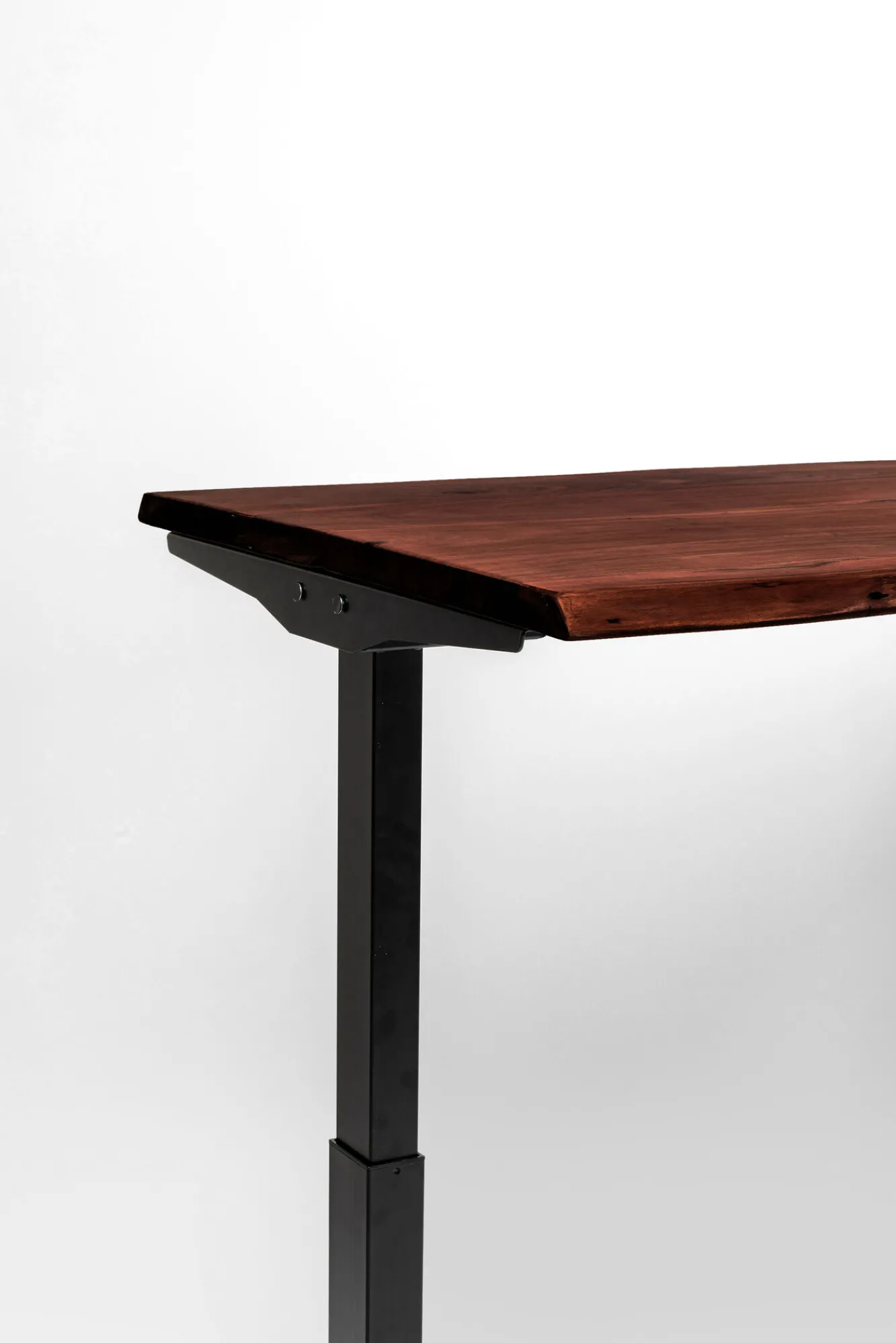 Outlet KARE Design Biurko z elek. regulacją wysokości Harmony 180x90 cm akacja brązowe - nogi czarne - KARE