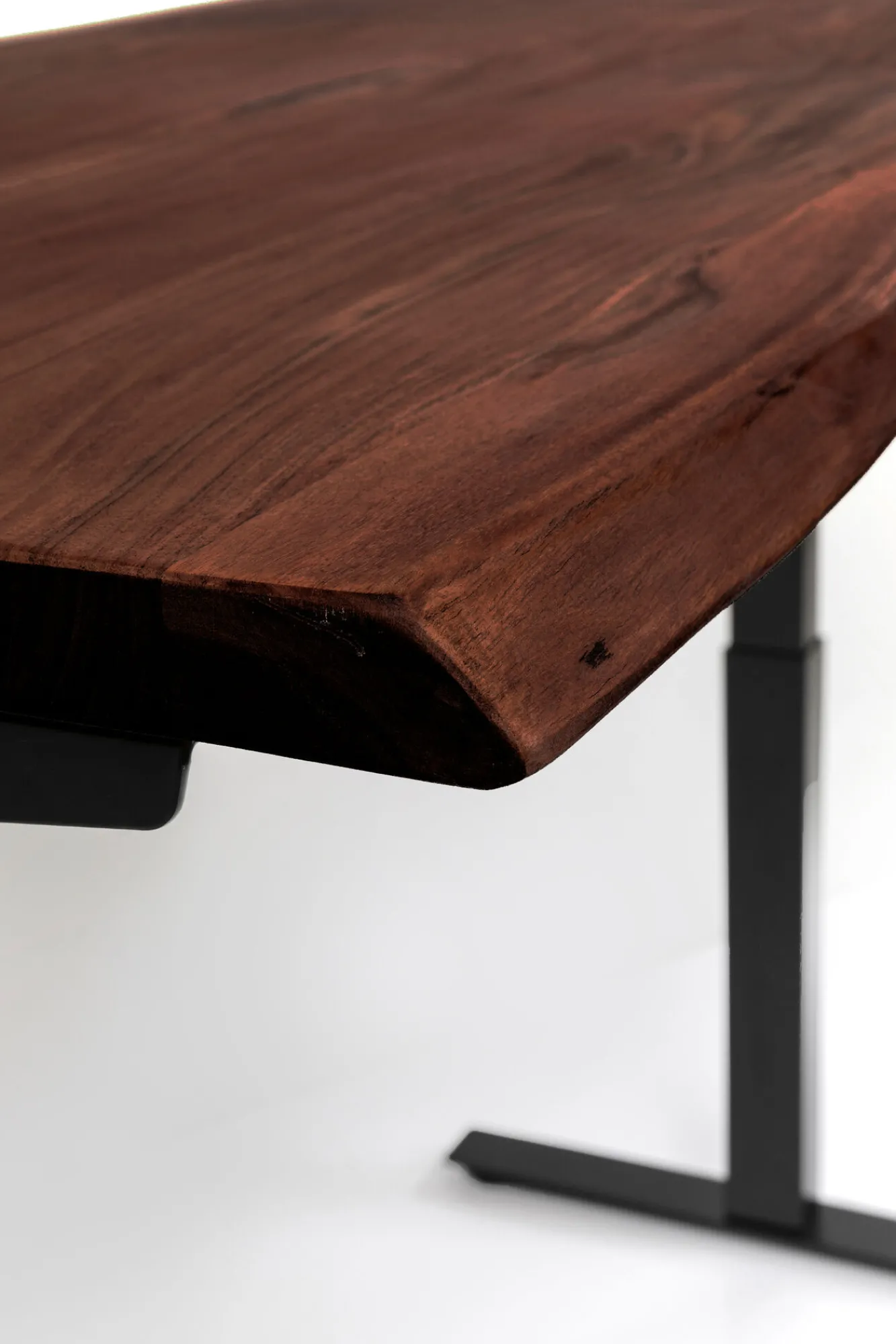 Outlet KARE Design Biurko z elek. regulacją wysokości Harmony 180x90 cm akacja brązowe - nogi czarne - KARE