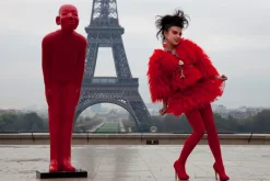 Discount KARE Design Dekoracja stojąca Welcome Guests 86x164 cm czerwona - KARE