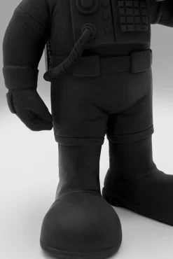 Hot KARE Design Figurka dekoracyjna czarna astronauta 17x27 cm - KARE