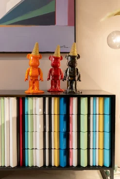 Clearance KARE Design Figurka dekoracyjna czarna miś i lód 16x40 cm - KARE