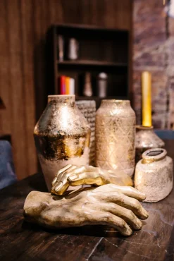 Clearance KARE Design Figurka dekoracyjna Mano 23x35 cm złota - KARE