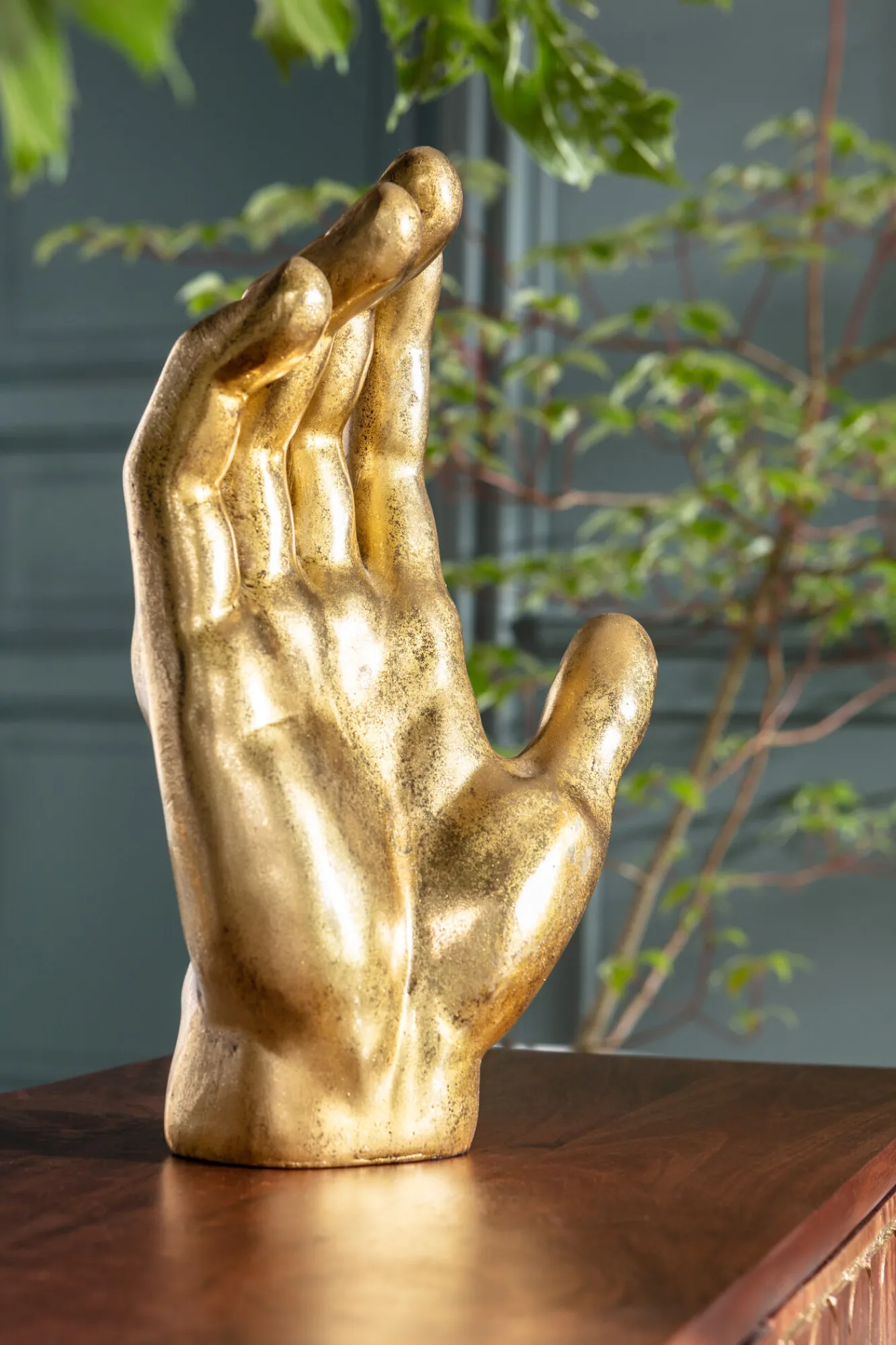 Clearance KARE Design Figurka dekoracyjna Mano 23x35 cm złota - KARE