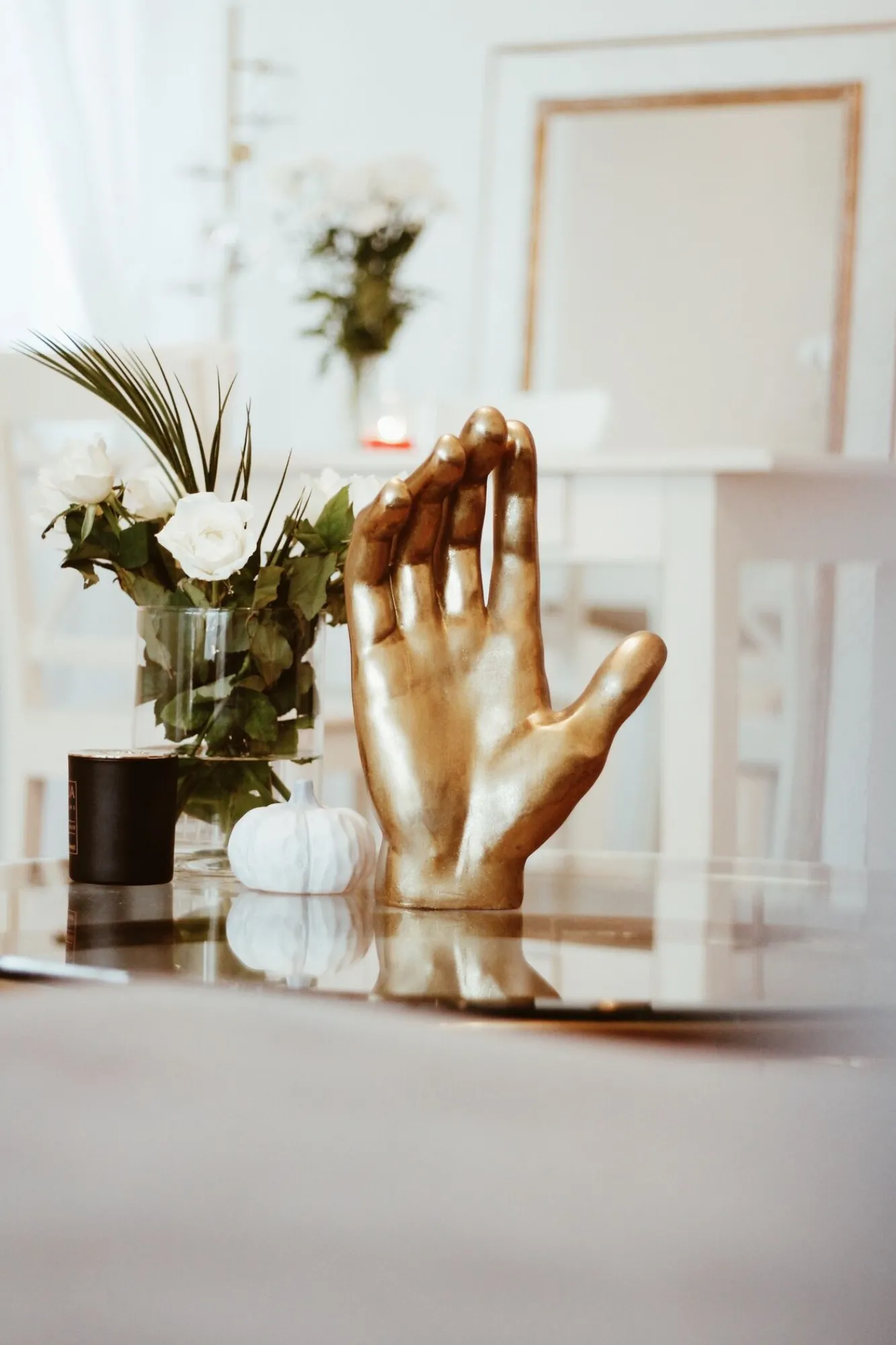 Clearance KARE Design Figurka dekoracyjna Mano 23x35 cm złota - KARE