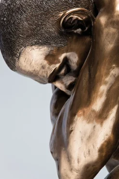 Sale KARE Design Figurka dekoracyjna Nude Man Hug 35x54 cm brązowa - KARE