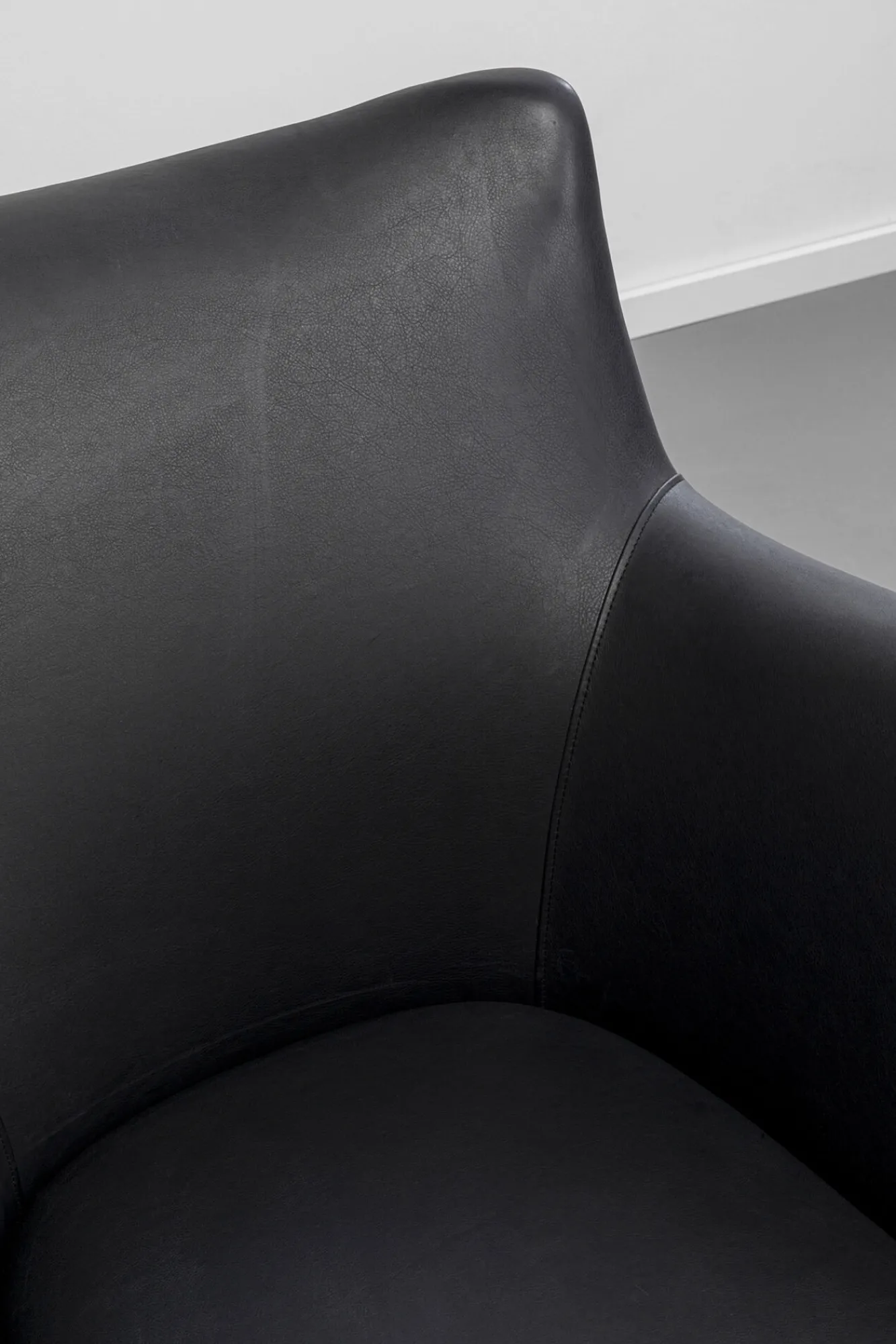 Fashion KARE Design Fotel do salonu czarny skóra semianilinowa nogi stalowe 89x85 cm - KARE