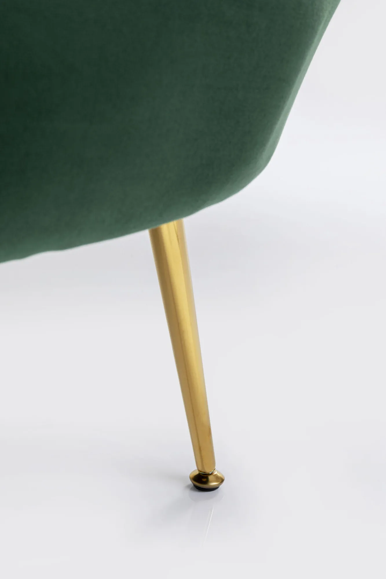 Hot KARE Design Fotel nowoczesny muszelka ciemnozielony aksamitny nogi złote 83x77 cm - KARE