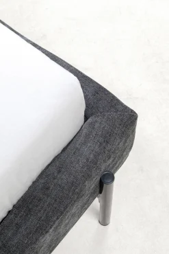 Fashion KARE Design Łóżko podwójne tapicerowane szare nogi czarne stalowe 160x200 cm - KARE