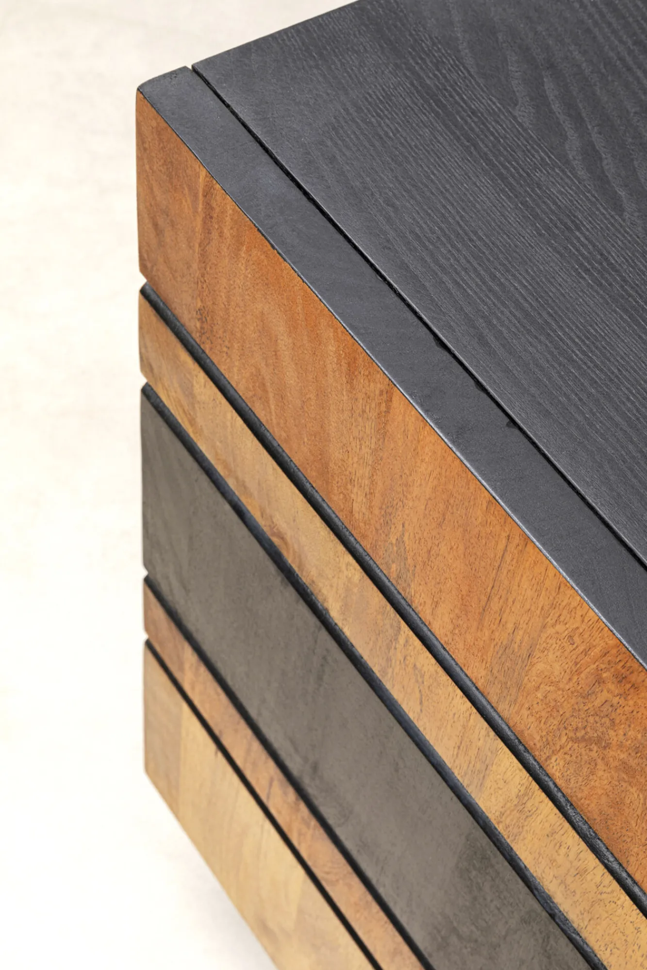 Clearance KARE Design Komoda do salonu 3-drzwiowa czarno-naturalna drewno i fornir 160x75 cm - KARE