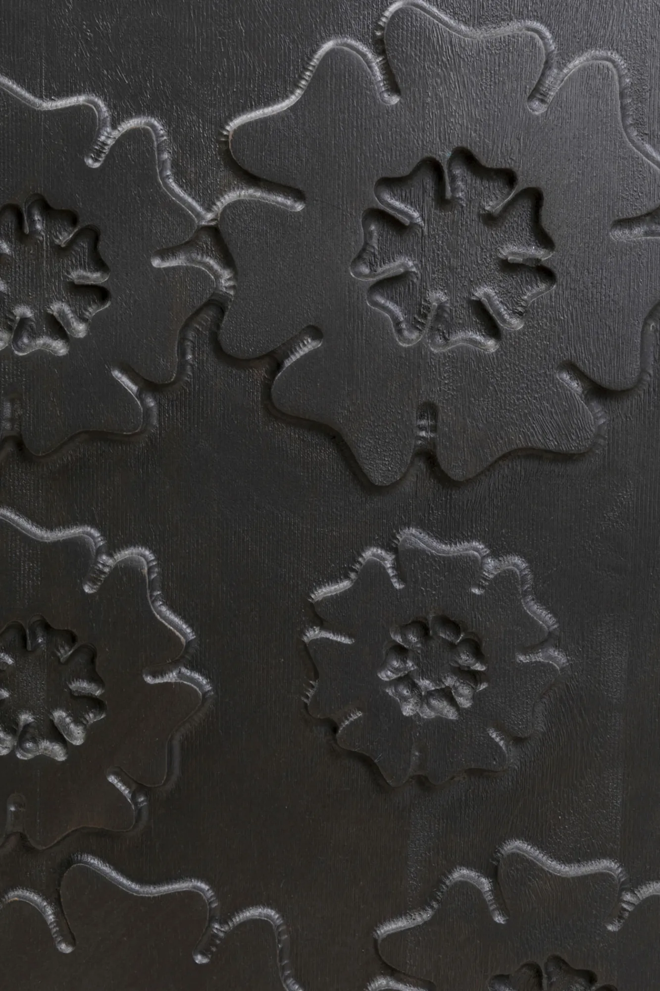 Fashion KARE Design Komoda 3-drzwiowa do salonu drewno mango front czarny motyw kwiatowy 160x75 cm - KARE