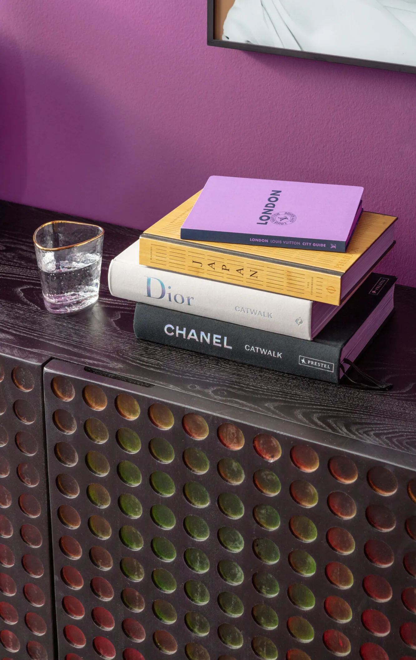 Fashion KARE Design Komoda 3-drzwiowa fornirowana czarna front kolorowy 160x75 cm - KARE