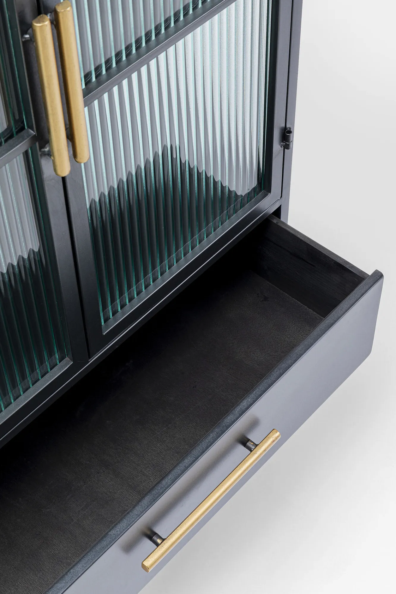 New KARE Design Komoda metalowa czarna grafitowa z przeszklonymi frontami złotymi uchwytami metalowymi nogami 65x38 cm - KARE