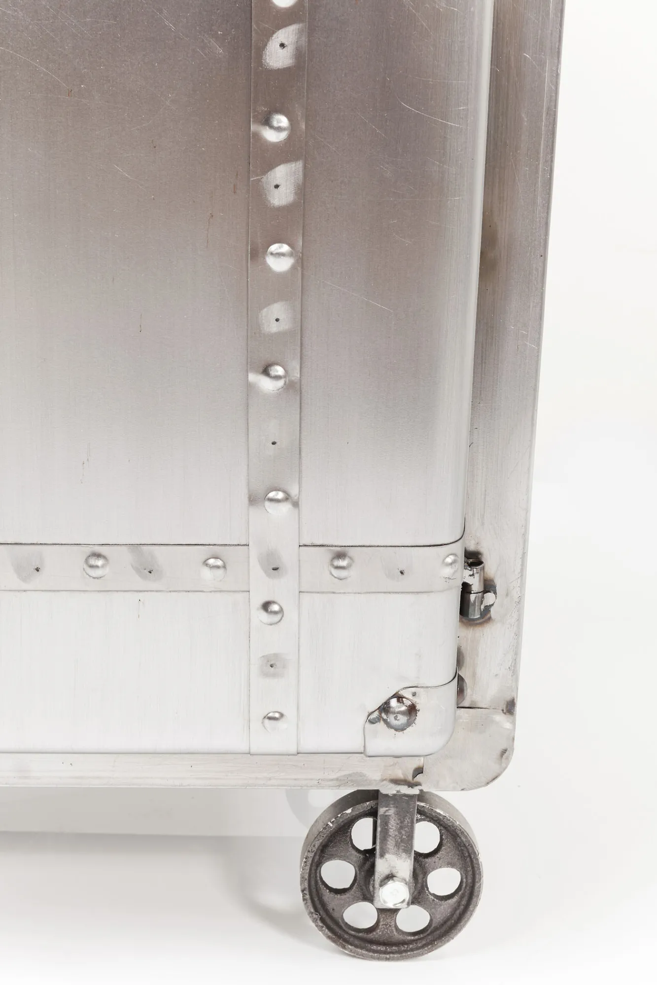 New KARE Design Komoda na kółkach Buster 81x60 cm srebrna - KARE