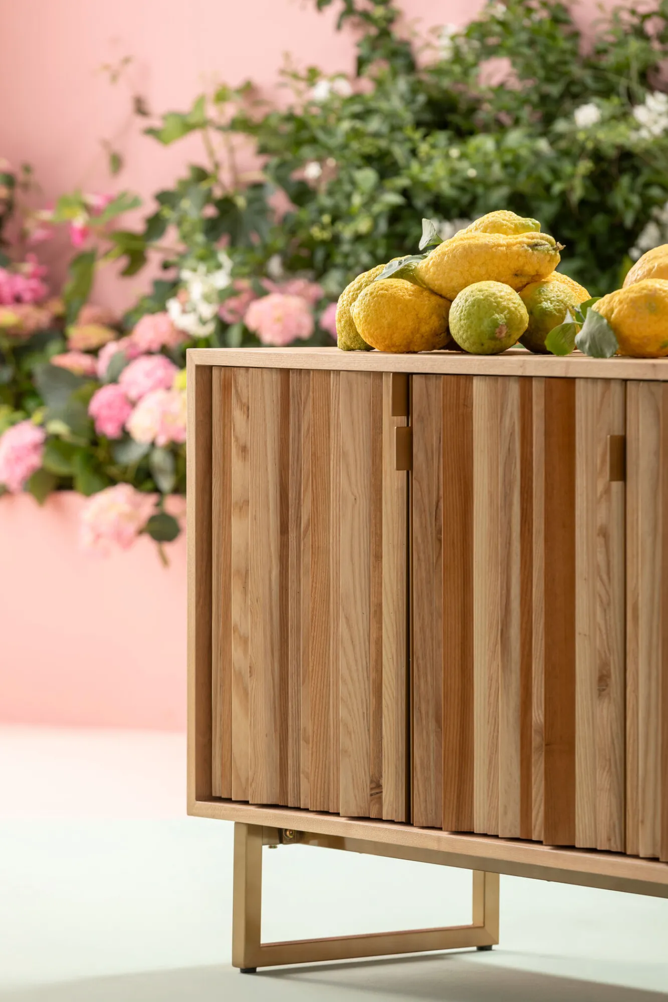 Clearance KARE Design Komoda naturalna z szufladami i drzwiami 186 cm podstawa złota - KARE