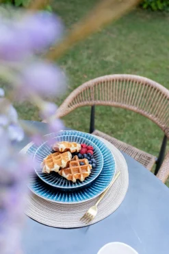 Online KARE Design Krzesło ogrodowe z podłokietnikami beżowe nogi czarne 57x77 cm - KARE