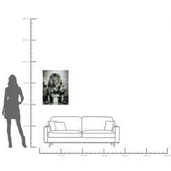 Fashion KARE Design Obraz szklany 60x80 cm motyw zwierzęcy lew w toalecie - KARE