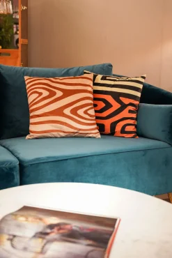 Fashion KARE Design Poduszka dekoracyjna Abstract Shapes 45x45 cm biało-brązowa - KARE