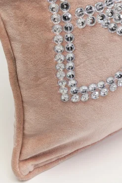 Hot KARE Design Poduszka dekoracyjna bladoróżowa aksamitna z napisem Bitch 60x35 cm - KARE