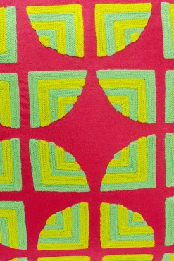 Online KARE Design Poduszka dekoracyjna czerwona z zielono-żółtymi wzorami 45x45 cm - KARE