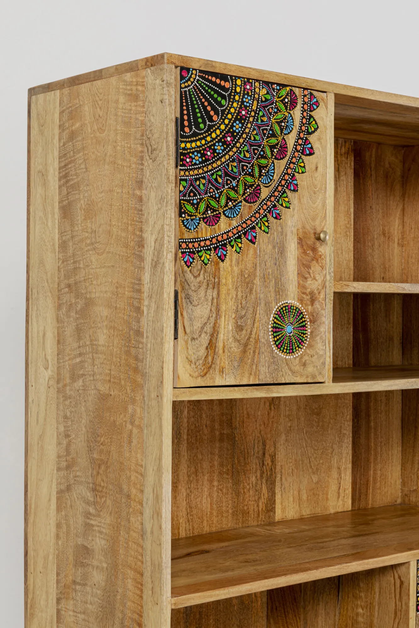 Clearance KARE Design Regał z półkami i schowkami drewno mango kolorowe ornamenty 90x193 cm - KARE