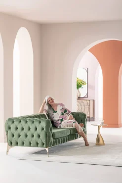 Outlet KARE Design Sofa 3-osobowa welurowa pikowana zielona glamour 240 cm nogi złote - KARE