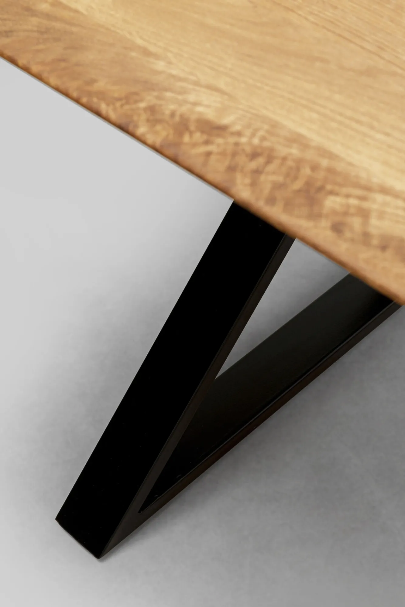 Hot KARE Design Stół do jadalni blat drewno dębowe olejowane nogi krzyżowe czarne stalowe 200x100 cm - KARE