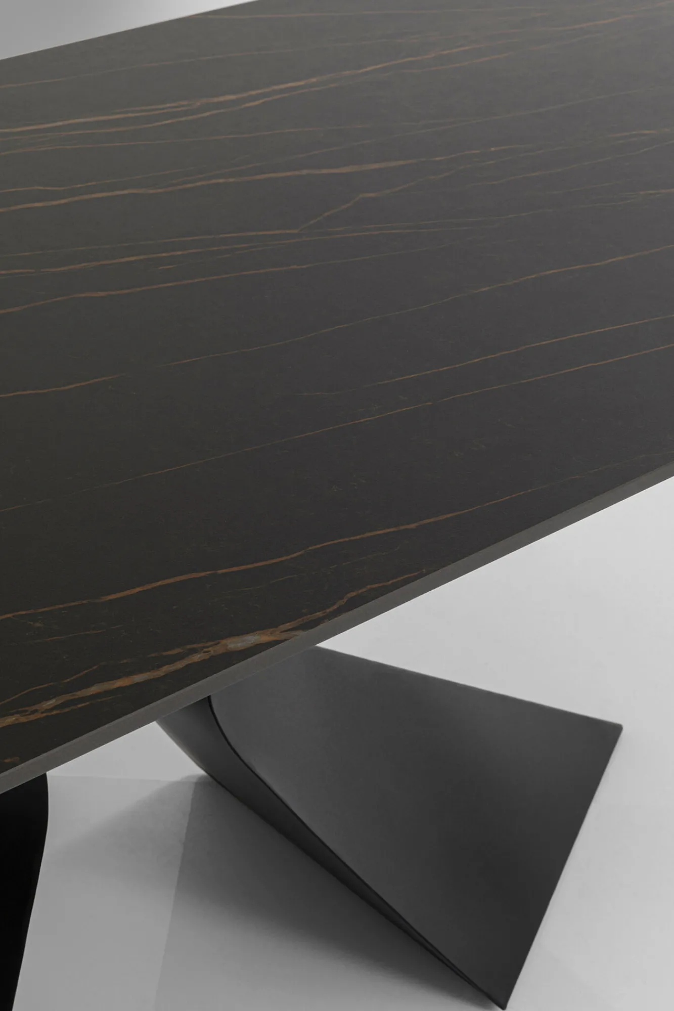 Fashion KARE Design Stół ogrodowy czarny blat ceramika nogi aluminium 180x90 cm - KARE