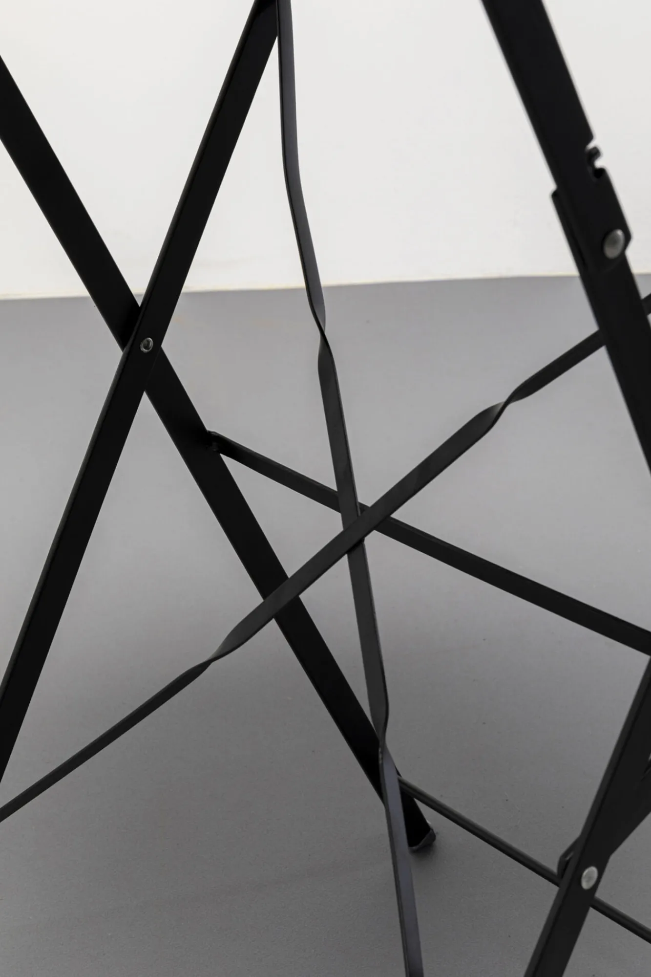 Outlet KARE Design Stół ogrodowy mały w kolorze czarnym aluminiowy Ø60 cm - KARE