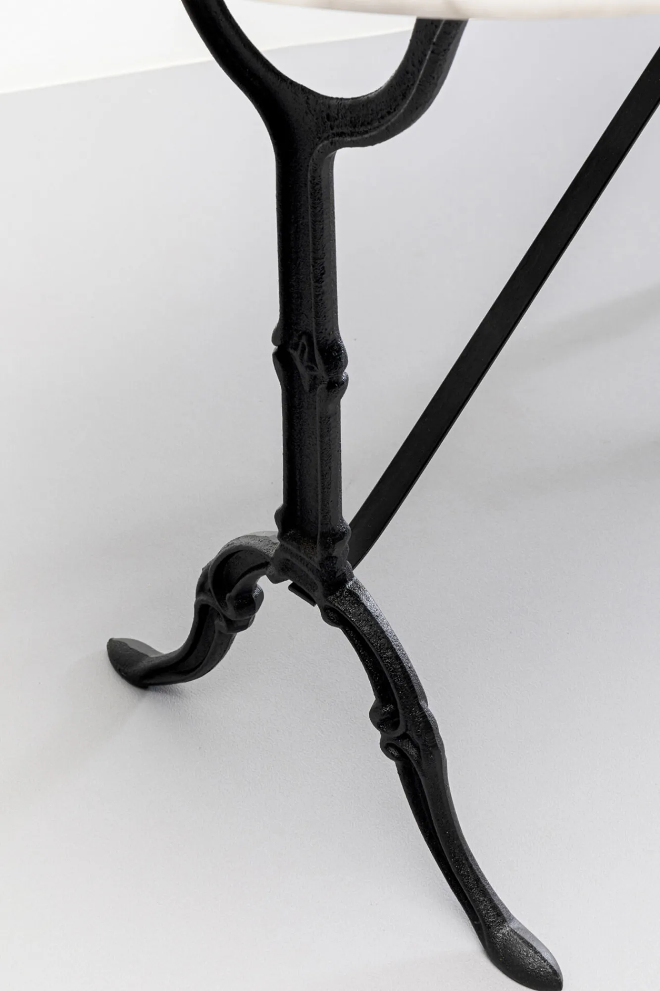 Outlet KARE Design Stół ogrodowy z białym marmurowym blatem nogi czarne stalowe 120x60 cm - KARE