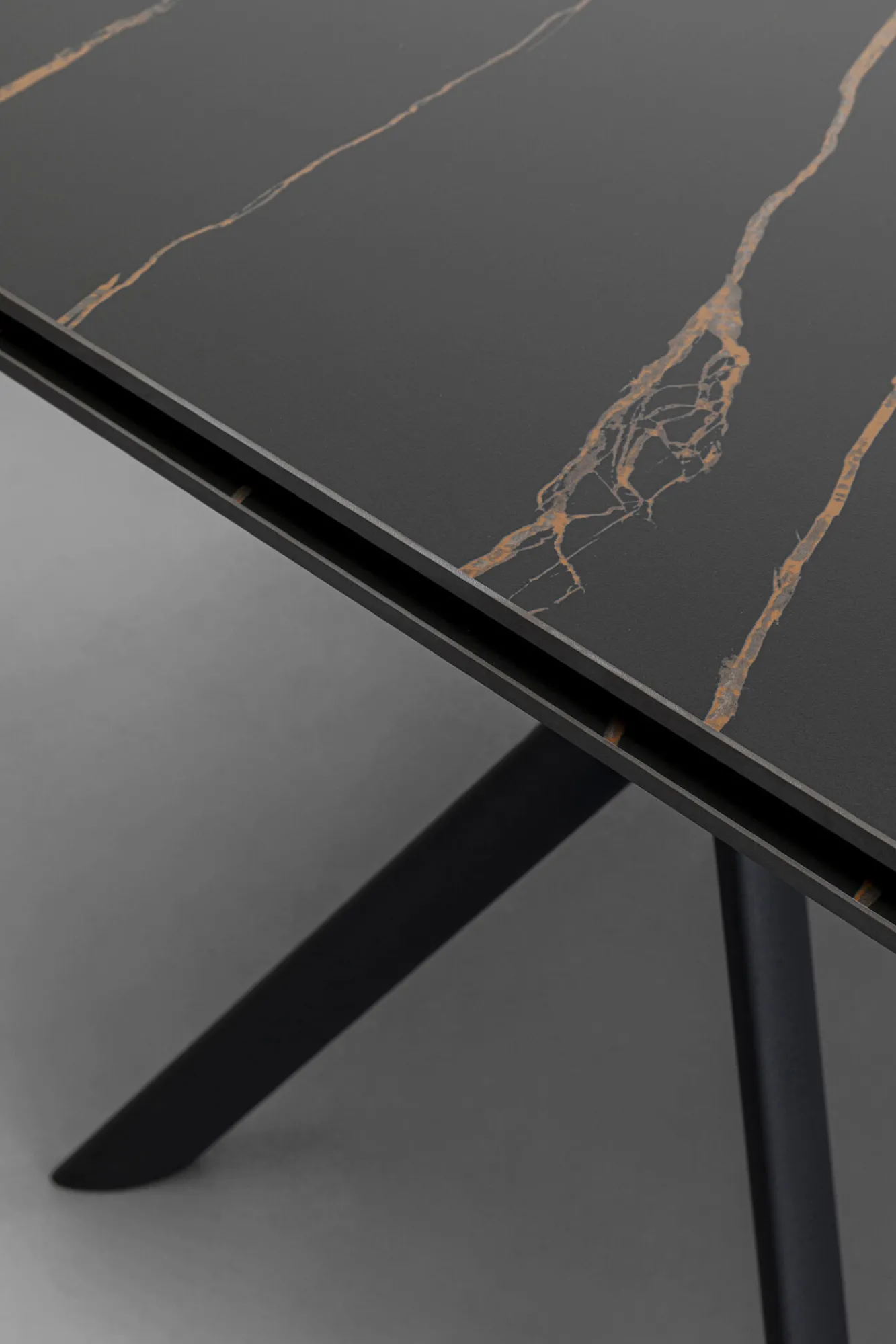 Best KARE Design Stół rozkładany blat czarny kamionkowy nogi stalowe 140-200x80 cm - KARE