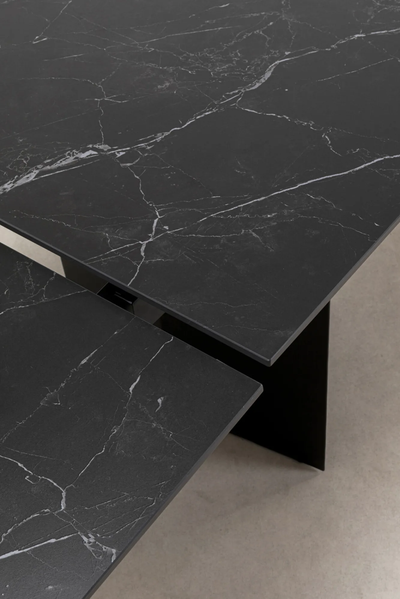 Discount KARE Design Stół rozkładany Novel 180-260x90 cm czarny - blat ceramika - KARE