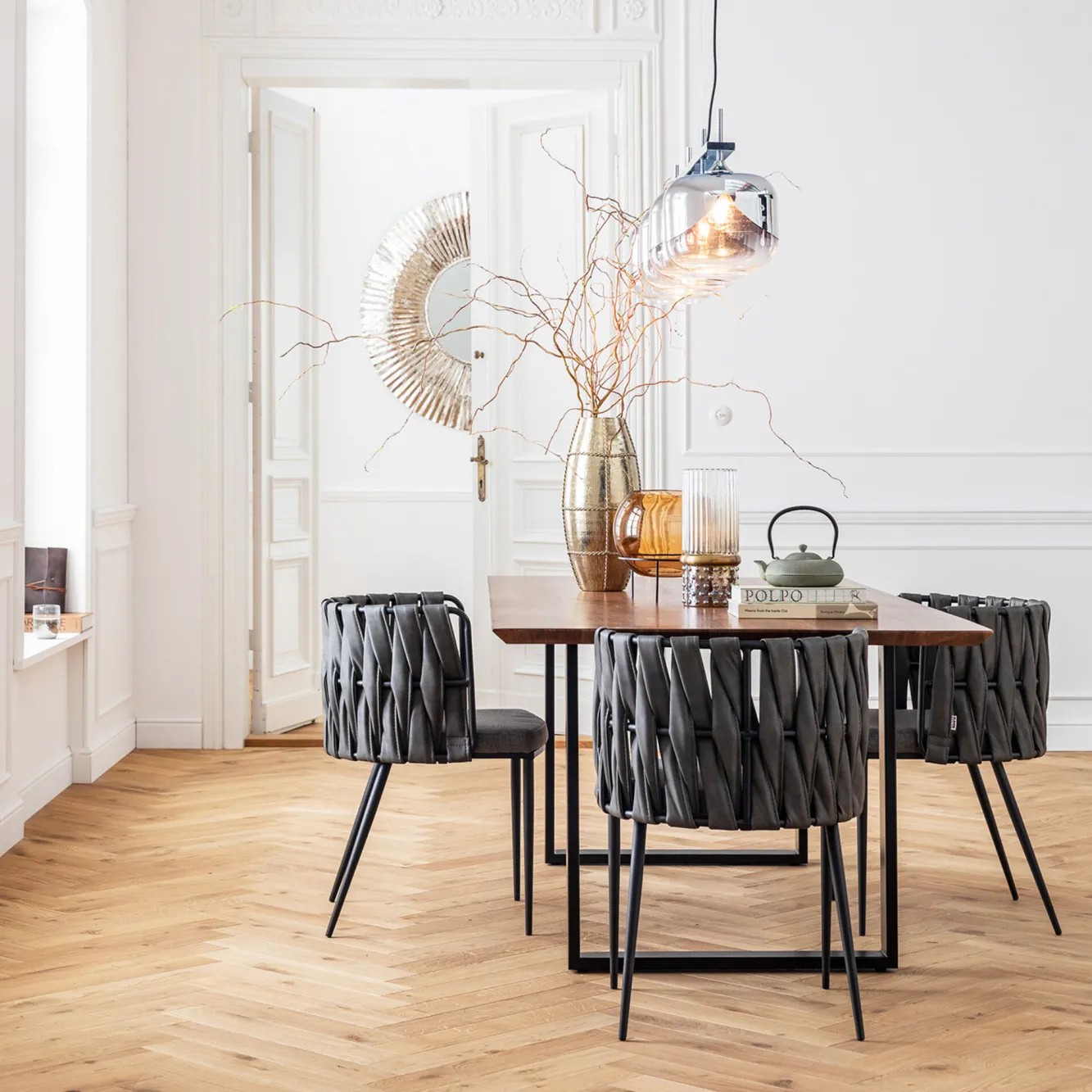 Discount KARE Design Stół z naturalnym drewnianym blatem z drewna akacji i czarnymi metalowymi nogami 200x100 cm - KARE