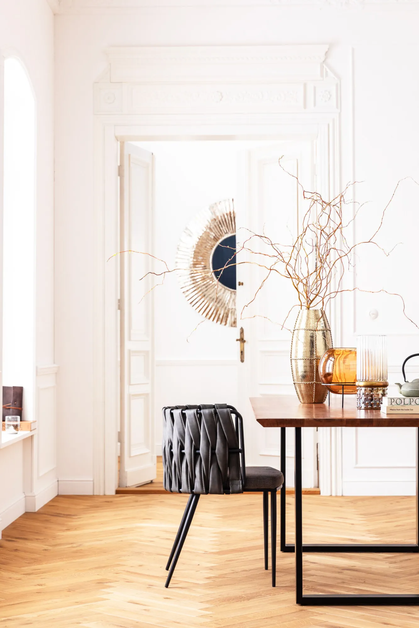 Discount KARE Design Stół z naturalnym drewnianym blatem z drewna akacji i czarnymi metalowymi nogami 200x100 cm - KARE