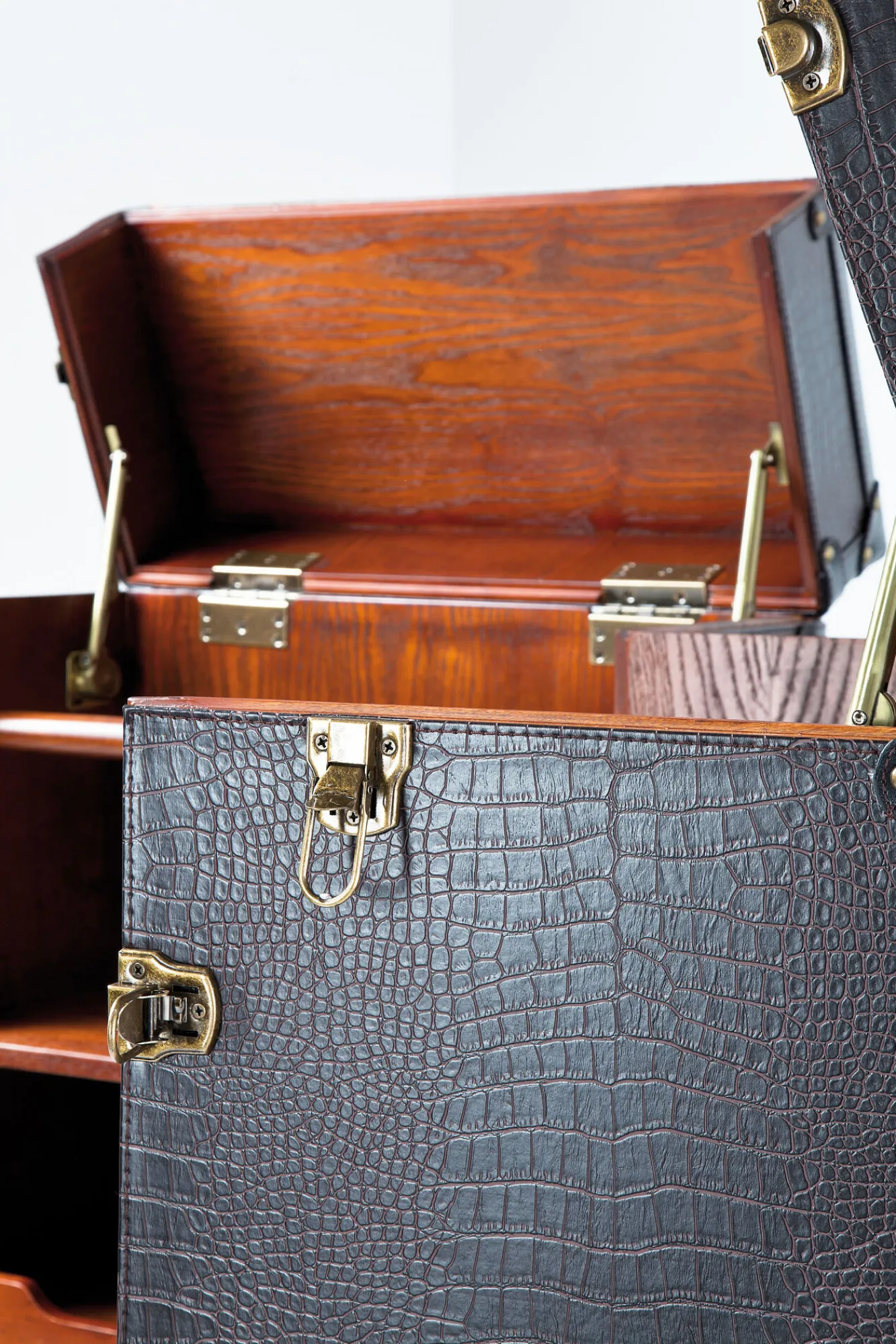 Outlet KARE Design Szafa Barowa Colonial 60x153 cm ciemnobrązowa - KARE