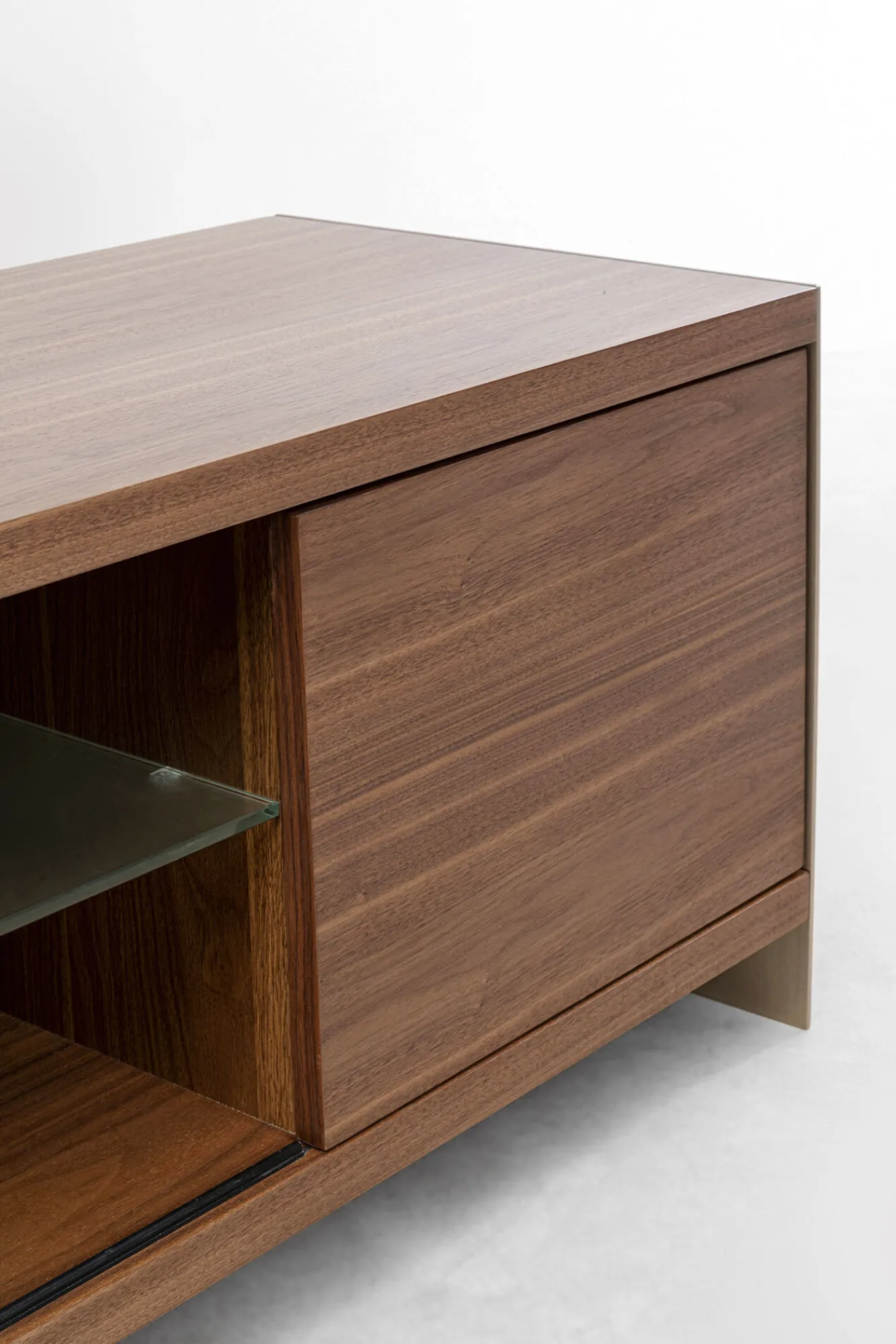 Clearance KARE Design Szafka RTV brązowa fornirowana 2 szuflady i drzwi przesuwne 200x42 cm - KARE