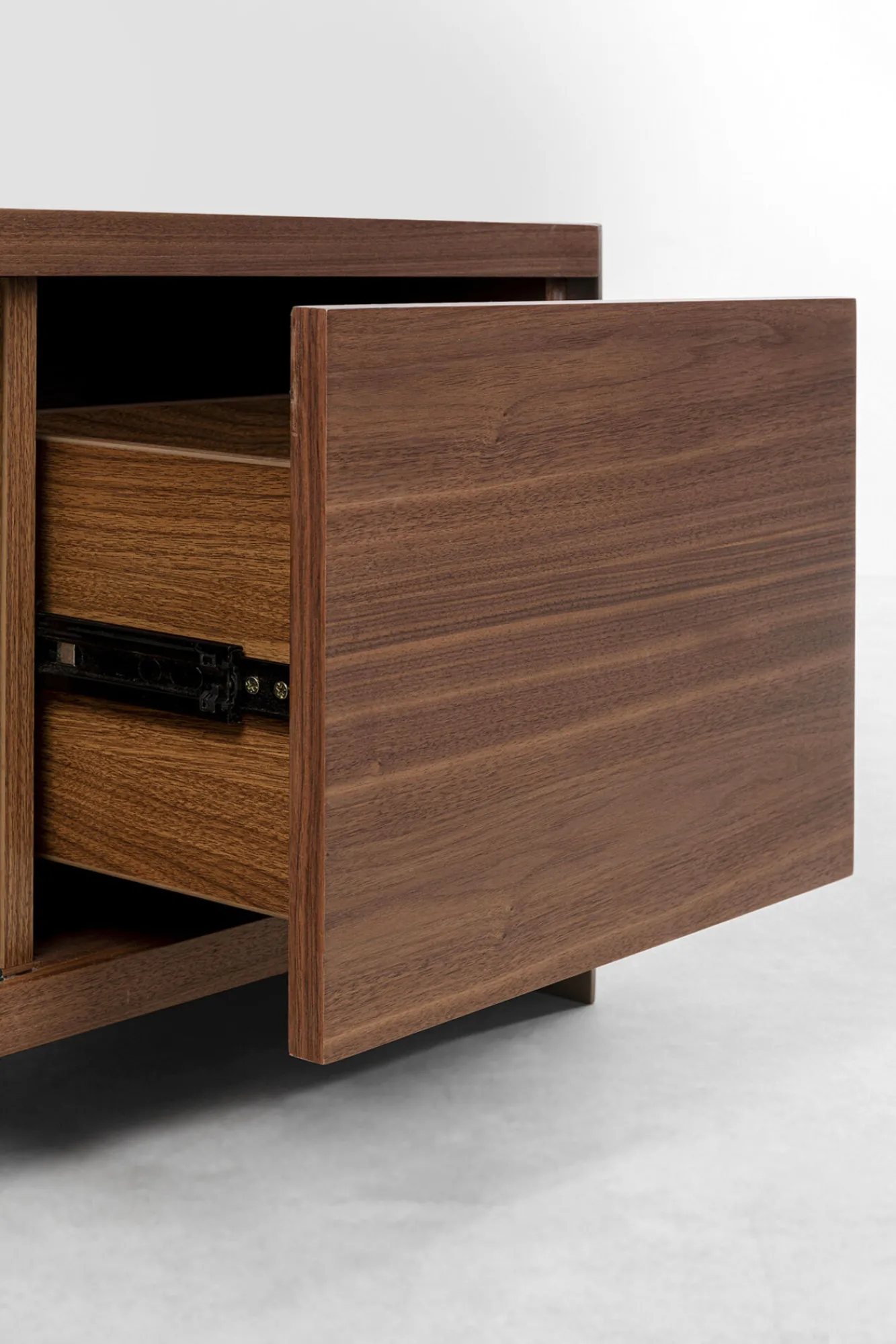 Clearance KARE Design Szafka RTV brązowa fornirowana 2 szuflady i drzwi przesuwne 200x42 cm - KARE