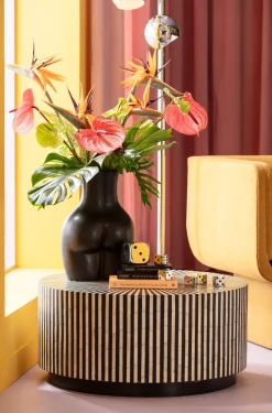 Fashion KARE Design Wazon czarny z motywem ludzkiego ciała 27x40 cm - KARE