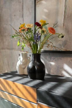 New KARE Design Wazon czarny z motywem ludzkiego ciała ceramiczny 16x22 cm - KARE