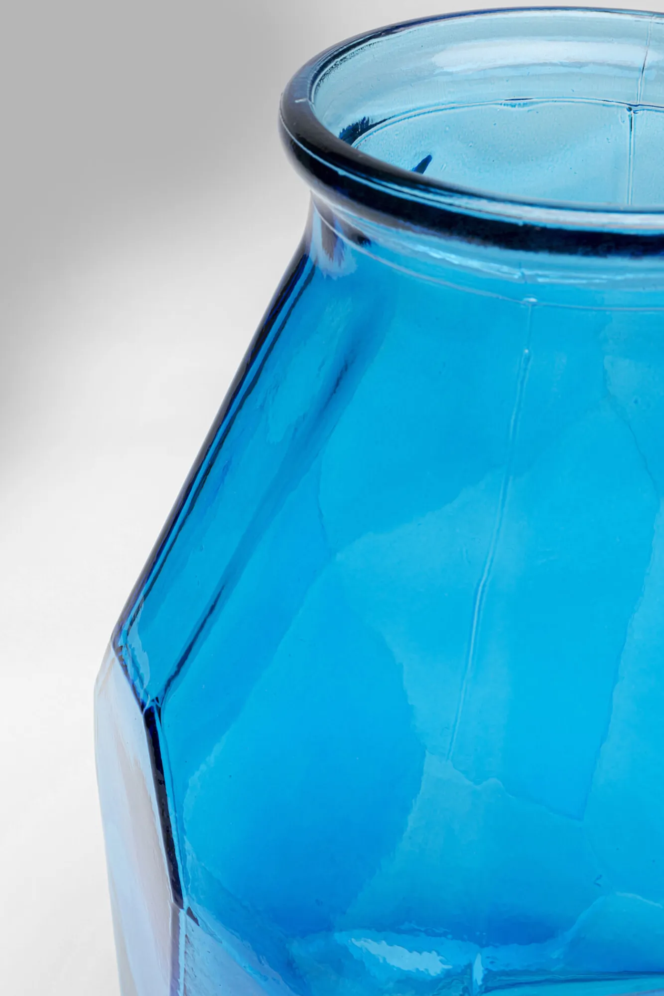 Outlet KARE Design Wazon ze szkła z recyklingu niebieski 22x35 cm - KARE