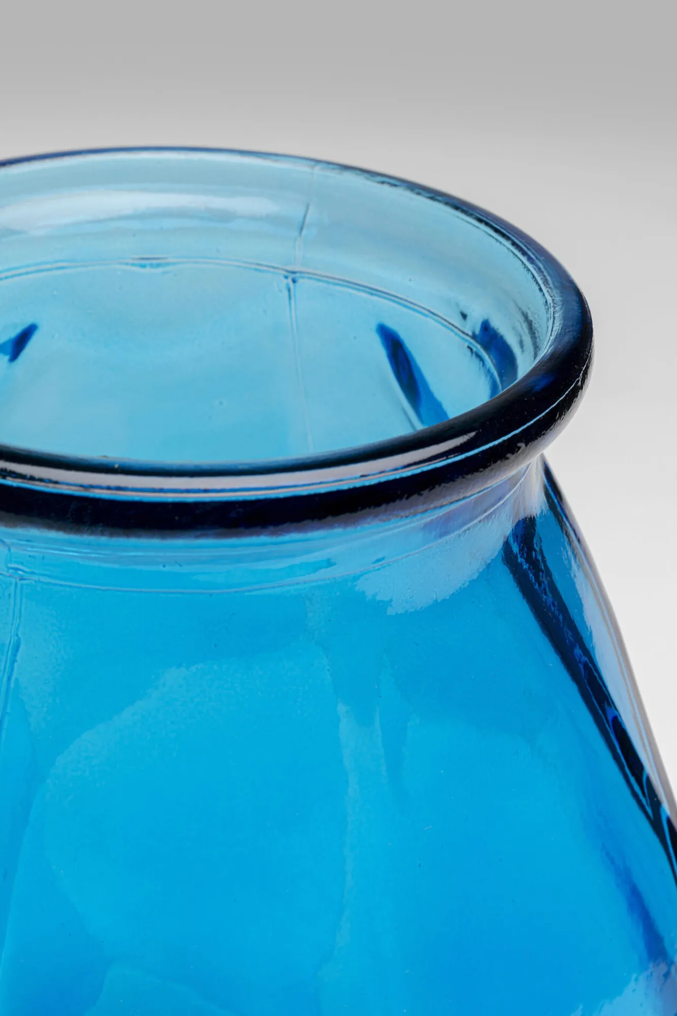 Outlet KARE Design Wazon ze szkła z recyklingu niebieski 22x35 cm - KARE