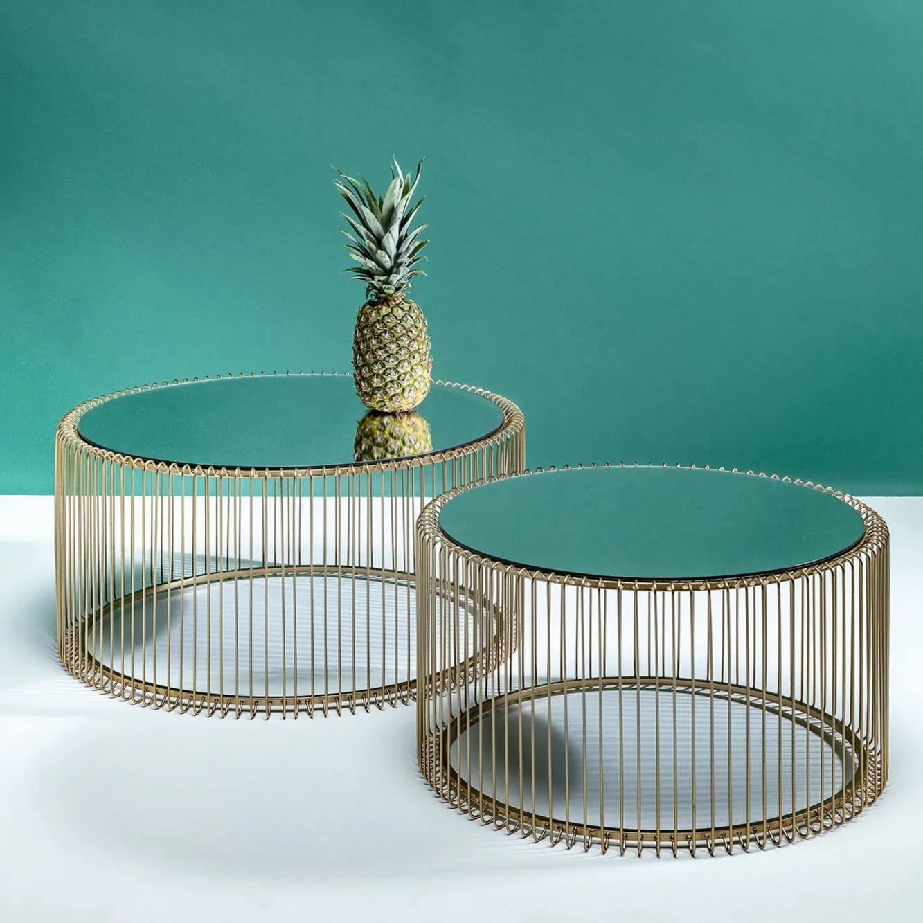 Online KARE Design Zestaw dwóch stolików kawowych Wire mosiężne - KARE